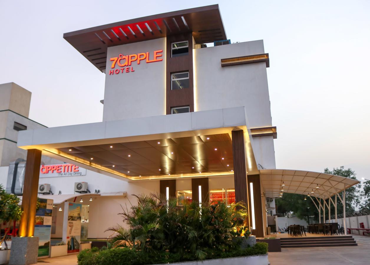 7 Apple Hotel, Vadodara Exterior foto